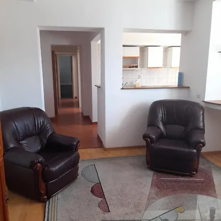 Spacious 4 Downtown In